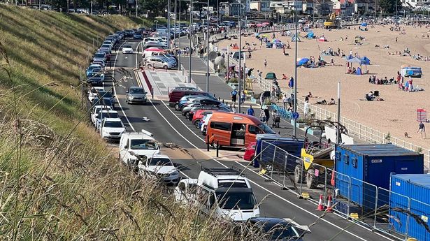 英国海滨度假胜地面临停车拥堵，“可怕的”居民达到了“沸点”