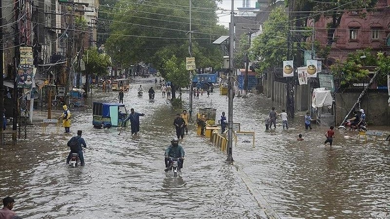 卡拉奇正因季风降雨扰乱交通和污水处理系统而苦苦挣扎